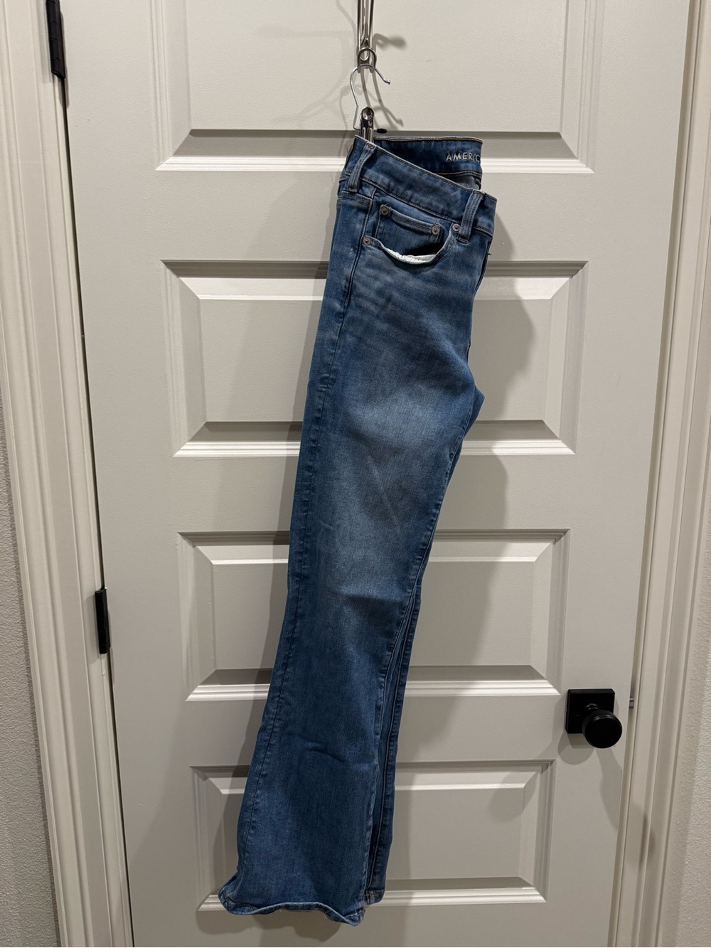 American Eagle Outfitters Women’s Medium Blue Slim Straight Jeans